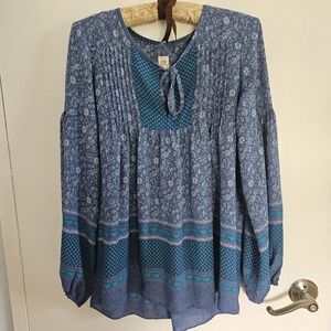 GAP boho style blouse with poet style sleeves.